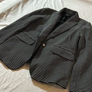 Ann Taylor loft black blazer women’s size 6P.